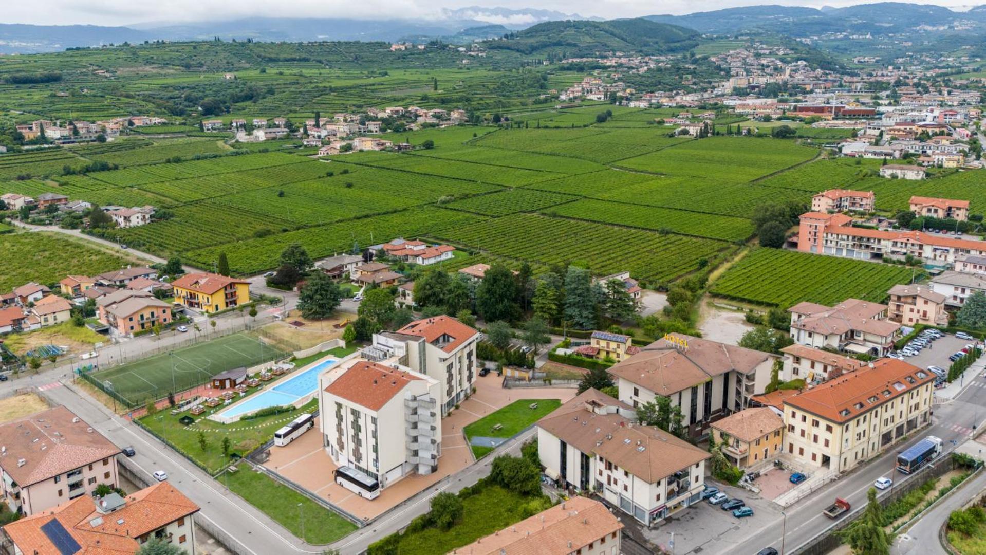 Kona Hotel Verona By Kleos Group Collection 内格拉尔 外观 照片